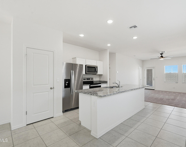 10941 N 165th Avenue - Photo Thumbnail 5
