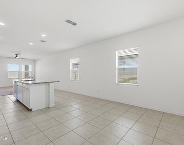10941 N 165th Avenue - Photo Thumbnail 4