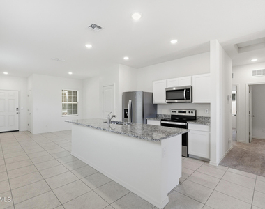 10941 N 165th Avenue - Photo Thumbnail 6