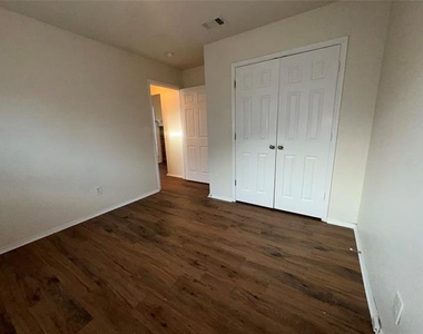 1016 Glenhaven Drive - Photo Thumbnail 5