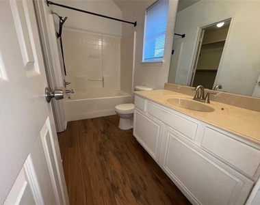 1016 Glenhaven Drive - Photo Thumbnail 6