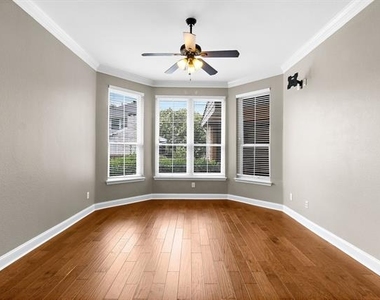 202 Stone Hollow Court - Photo Thumbnail 16
