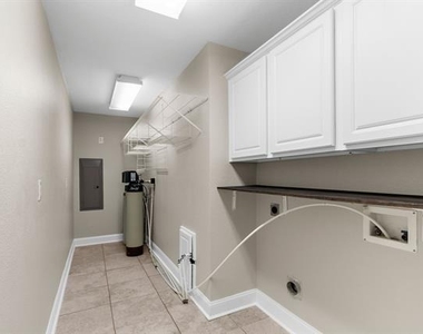 202 Stone Hollow Court - Photo Thumbnail 21