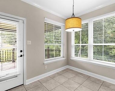 202 Stone Hollow Court - Photo Thumbnail 13