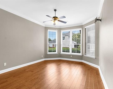 202 Stone Hollow Court - Photo Thumbnail 15
