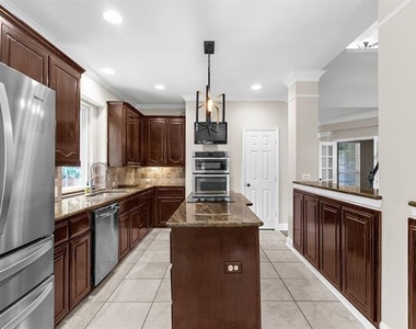 202 Stone Hollow Court - Photo Thumbnail 10