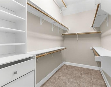 202 Stone Hollow Court - Photo Thumbnail 28