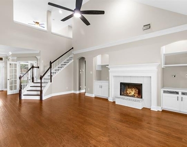 202 Stone Hollow Court - Photo Thumbnail 4