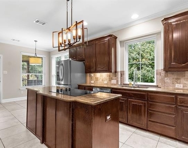 202 Stone Hollow Court - Photo Thumbnail 11