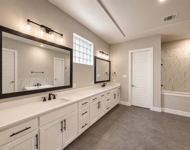 350 Pearland Drive - Photo Thumbnail 13