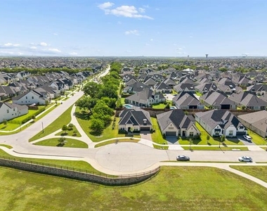 350 Pearland Drive - Photo Thumbnail 28