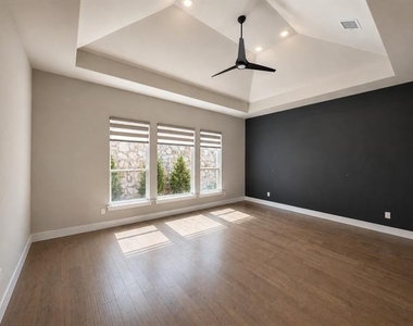 350 Pearland Drive - Photo Thumbnail 11