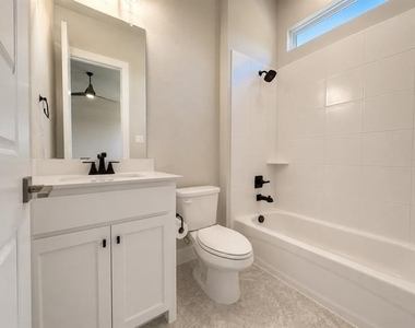350 Pearland Drive - Photo Thumbnail 16