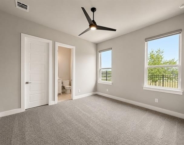 350 Pearland Drive - Photo Thumbnail 15