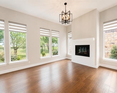 350 Pearland Drive - Photo Thumbnail 9
