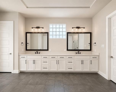 350 Pearland Drive - Photo Thumbnail 12