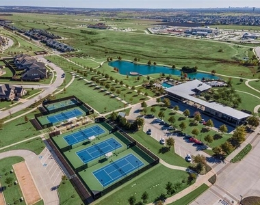 350 Pearland Drive - Photo Thumbnail 34
