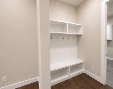 350 Pearland Drive - Photo Thumbnail 23