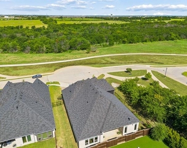 350 Pearland Drive - Photo Thumbnail 29