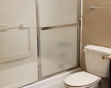 1416 S Jentilly Lane - Photo Thumbnail 3