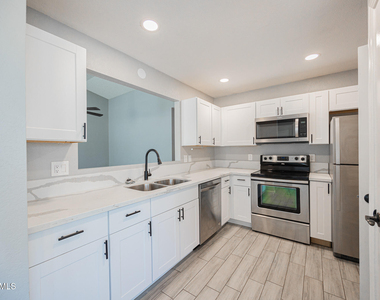 8870 W Villa Rita Drive - Photo Thumbnail 9