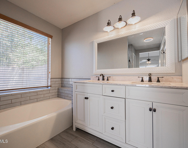 8870 W Villa Rita Drive - Photo Thumbnail 16