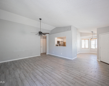 8870 W Villa Rita Drive - Photo Thumbnail 4