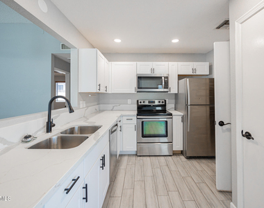 8870 W Villa Rita Drive - Photo Thumbnail 10