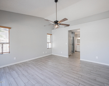 8870 W Villa Rita Drive - Photo Thumbnail 11