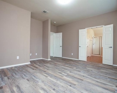 9900 Northgate Drive - Photo Thumbnail 17