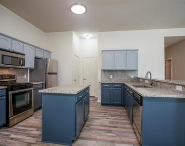9900 Northgate Drive - Photo Thumbnail 12