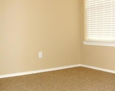 1432 Ravenwood Drive - Photo Thumbnail 8