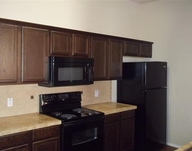 1432 Ravenwood Drive - Photo Thumbnail 3