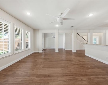 6305 Hilltop Drive - Photo Thumbnail 6
