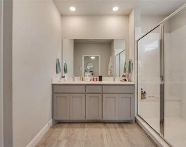 837 Wilmott Terrace - Photo Thumbnail 8