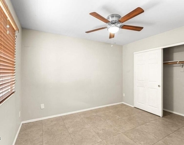 1702 E Gaylon Drive - Photo Thumbnail 8