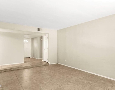 1702 E Gaylon Drive - Photo Thumbnail 4