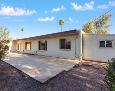 1702 E Gaylon Drive - Photo Thumbnail 17