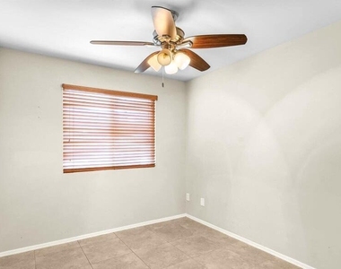 1702 E Gaylon Drive - Photo Thumbnail 10