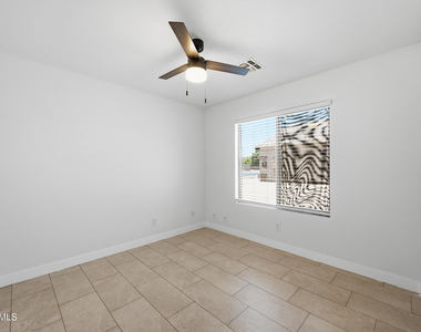 1616 E Desert Lane - Photo Thumbnail 16
