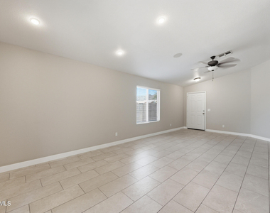 1616 E Desert Lane - Photo Thumbnail 10