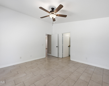 1616 E Desert Lane - Photo Thumbnail 12
