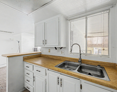 461 W Holmes Avenue - Photo Thumbnail 6
