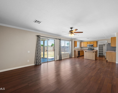 210 E Jasper Court - Photo Thumbnail 5