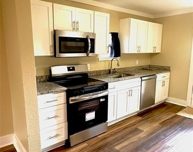 6834 Victoria Avenue - Photo Thumbnail 2