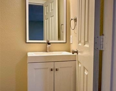 6834 Victoria Avenue - Photo Thumbnail 7