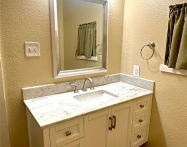 6834 Victoria Avenue - Photo Thumbnail 6