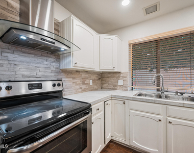 921 W Sun Coast Dr Drive - Photo Thumbnail 13