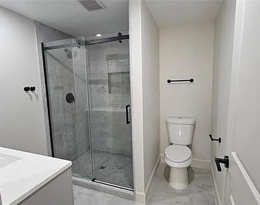 706 N Main Street - Photo Thumbnail 2