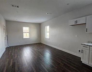 706 N Main Street - Photo Thumbnail 4